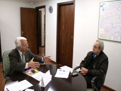Presidente do CRMV-PR, Eliel de Freitas, recebe visita do vereador Jair Cezar