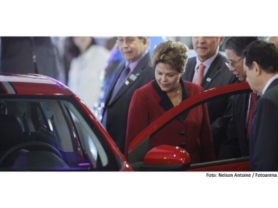 A Presidente Dilma em visita ao Salão do Automóvel