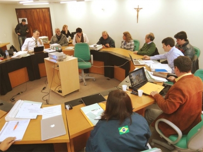 Fruet participa de reunião plenária