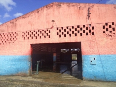 Frente do Matadouro Municipal de Itororó, BA, interditado em 30/11 e reaberto 06/12/12 após a prefeitura apresentar proposta de reforma