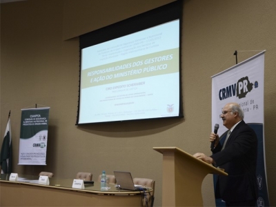 Promotor Ciro Expedito Scheraiber no seminário realizado em Curitiba