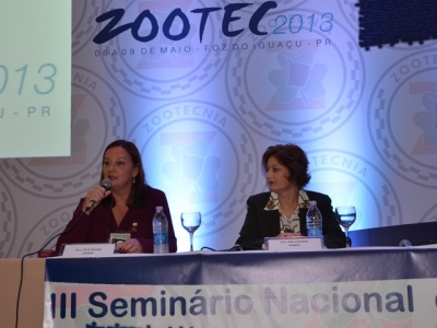 Célia Carré, presidente do CREZ-SP, e Ana Claudia Ambiel, da CNEZ, participaram do III Seminário Nacional de Ensino da Zootecnia durante o 23º Zootec,