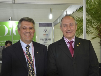 Felipe Pohl de Souza, tesoureiro do CRMV-PR, e Luís Barcos, representante da OIE para a América do Sul